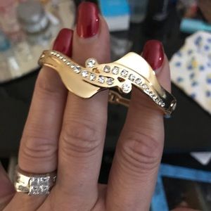 Beautiful bracket with little diamonds